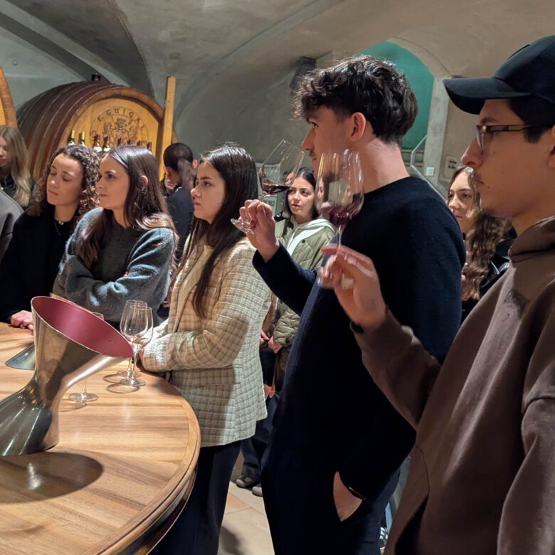 visite-caves-domaine-guigal-etudiants