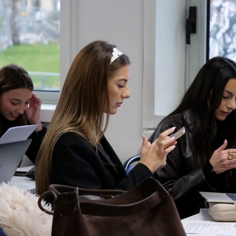 dcf-saint-etienne-etudiants-eklya-simulation-vente
