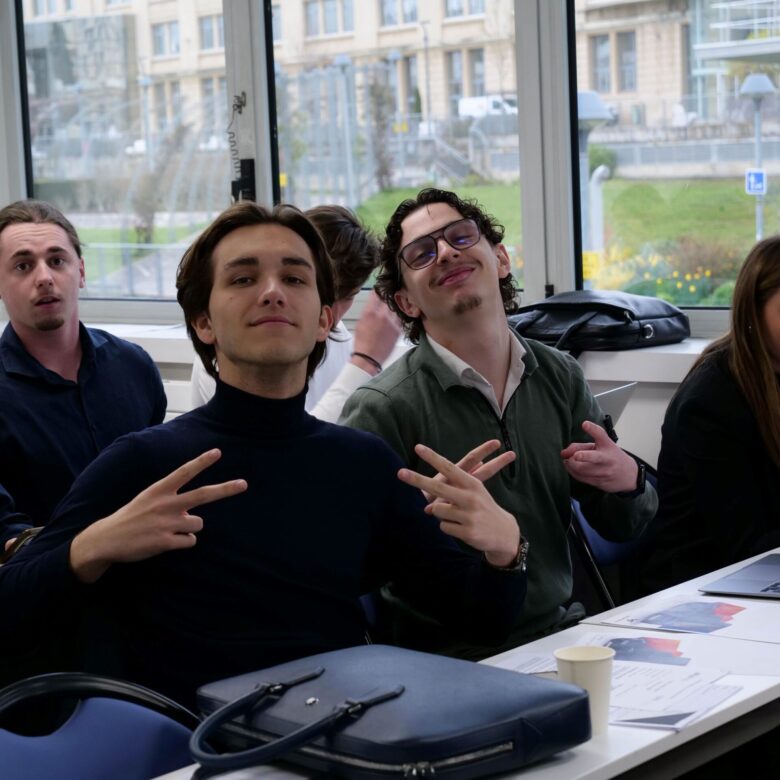 etudiants-eklya-campus-saint-etienne-commerce