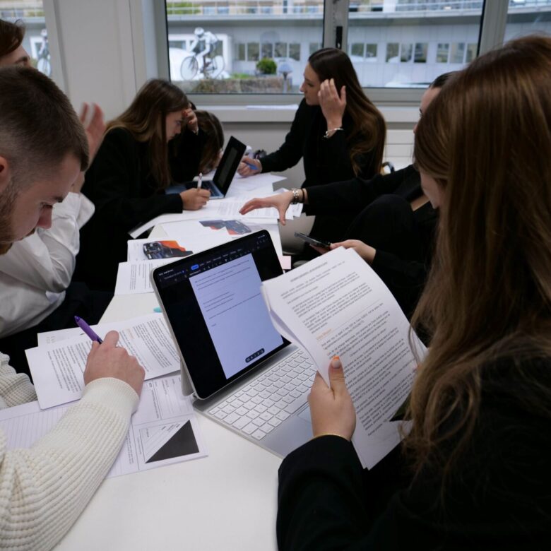 etudiants-eklya-exercice-vente-btob-btoc